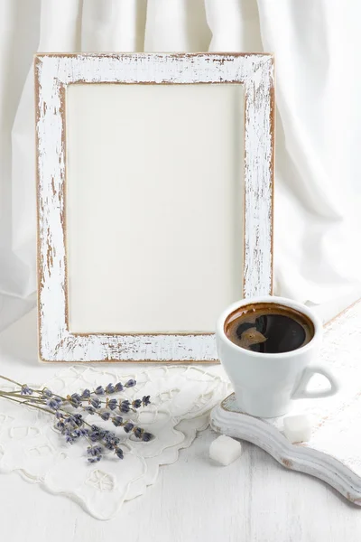 Vintage menü kurulu alanı metin, çiçekler ve kahve fincanı ile