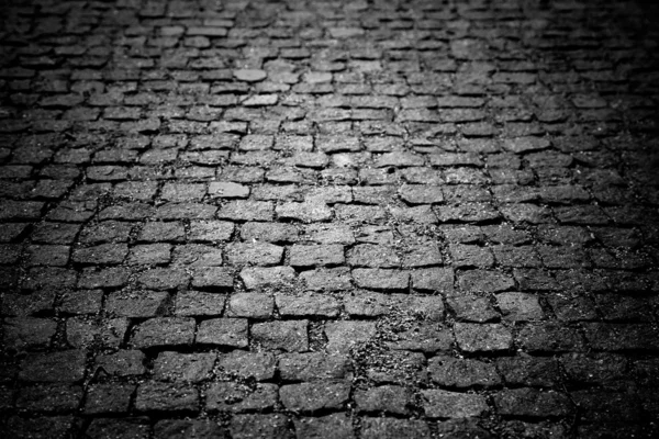 Estrada de pedra de pavimentação escura — Fotografia de Stock