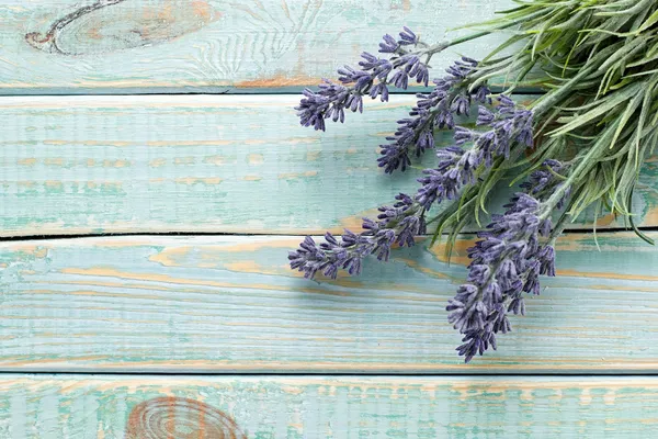 Blumen auf Vintage Holz Hintergrund Stockbild