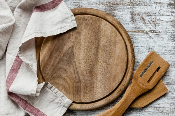 Empty cutting board on kitchen table — Stock Photo, Image