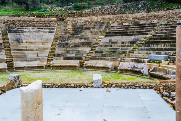 Ruinen eines kleinen epidavros-Theaters — Stockfoto