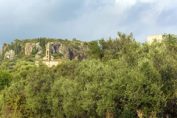 Kardamyli Mani Yunanistan Daki Eski Agios Spyridon Kilisesinin Uzaktan Görüşü — Stok fotoğraf
