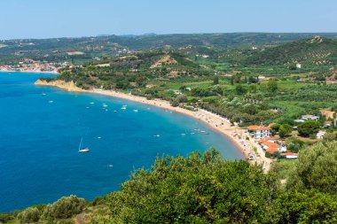 Loutsa plajı, Messinia, Yunanistan 'da kumlu uzun bir plajı olan tatil yeri..