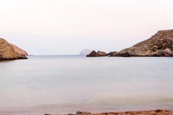 Kythira Gün Batımında Melidoni Nin Ünlü Kayalık Plajı Akdeniz Yunanistan — Stok fotoğraf