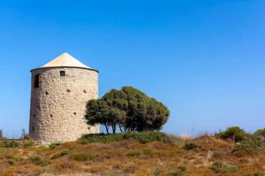 Kythira Adası, Kythira, Yunanistan 'da mavi gökyüzü üzerinde kule