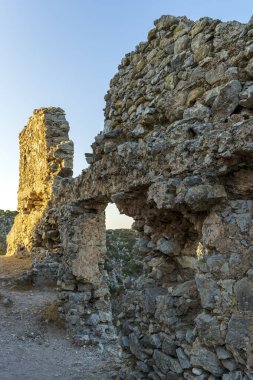Yunanistan 'ın Kythira adasındaki Venedik Kalesi' nden dağ manzarası.