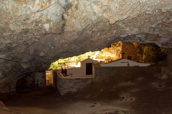 Yunanistan Kythira Adasındaki Bir Mağaranın Girişindeki Agia Sofya Şapeli — Stok fotoğraf