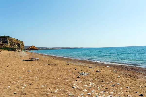 Sombrillas Tumbonas Playa Paleopoli Kythira Grecia —  Fotos de Stock