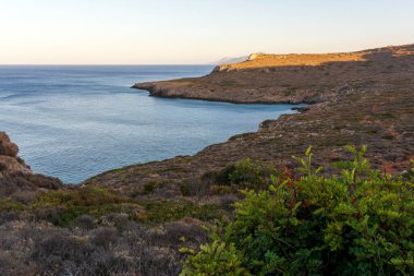 Yunanistan 'da Ege Denizi' ndeki Kythira kayalık sahilinin güzel manzarası.