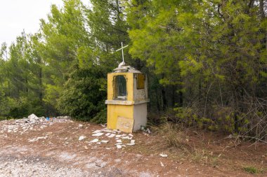 Atina 'nın kuzeyinde Yunanistan' da yer alan Penteli 'deki küçük bir Ortodoks şapeli..