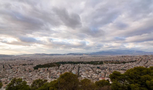 Yunanistan 'ın Attica kentindeki Lycabettus tepesinden Atina' nın panoramik manzarası