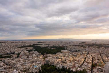 Yunanistan 'ın Attica kentindeki Lycabettus tepesinden Atina' nın panoramik manzarası