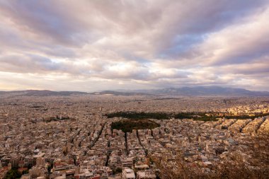 Yunanistan 'ın Attica kentindeki Lycabettus tepesinden Atina' nın panoramik manzarası