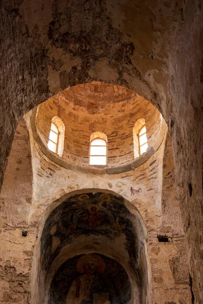 Yunanistan 'ın Mora bölgesindeki Mystras' taki Bizans manastırının kalıntıları.
