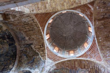 Yunanistan 'ın Mora bölgesindeki Mystras' taki Bizans manastırının kalıntıları.