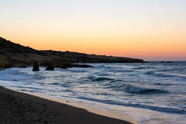 Bellissimo Tramonto Una Spiaggia Dell Isola Greca Milos — Foto Stock