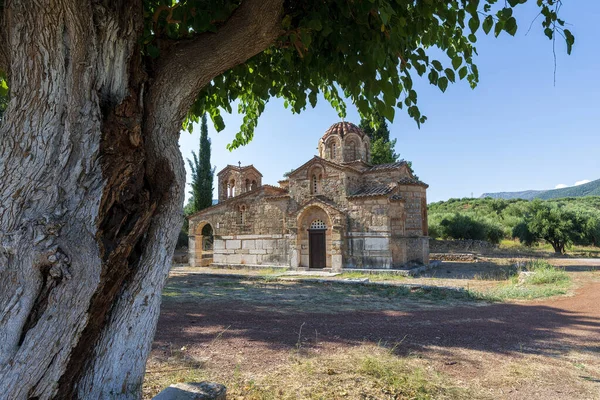 Templo Zoodochos Pigi Samarina Local Verdejante Uma Curta Distância Kalogerorrachi — Fotografia de Stock