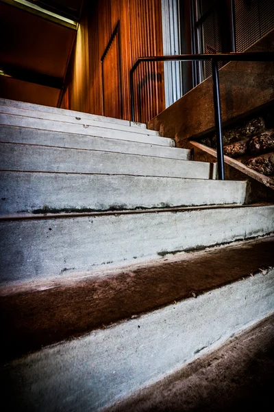 tuğla merdivenlerinde beton merdivenler