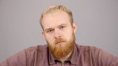  Yüz görünümlü iş portresini kapat.