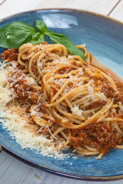 Bolognaise Aux Nouilles Aux Pâtes Cuites Garnies Une Sauce Tomate — Photo