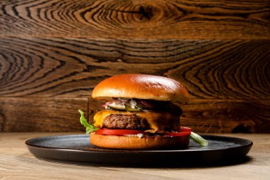 Fast food, klasik Amerikan yemeği ve füme et.