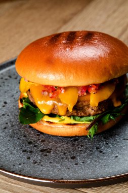 Fast food, klasik Amerikan yemeği ve füme et.