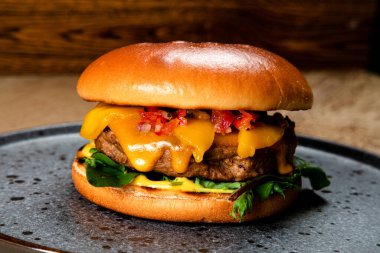 Fast food, klasik Amerikan yemeği ve füme et.