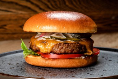 Fast food, klasik Amerikan yemeği ve füme et.