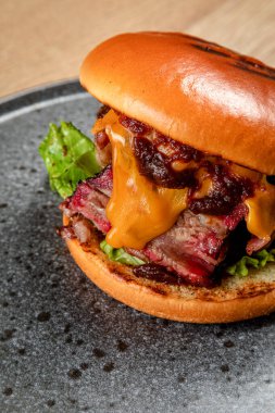 Fast food, klasik Amerikan yemeği ve füme et.