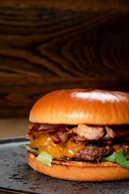 Fast food, klasik Amerikan yemeği ve füme et.