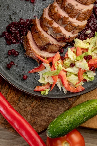 Smoked Meat Fresh Vegetables Currant Sauce — Stock Photo, Image