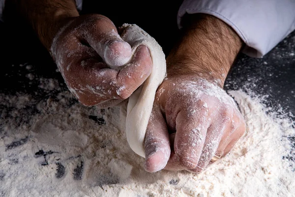 Chef Kneads Dough Dark Background Table Strewn Flour — Stock fotografie