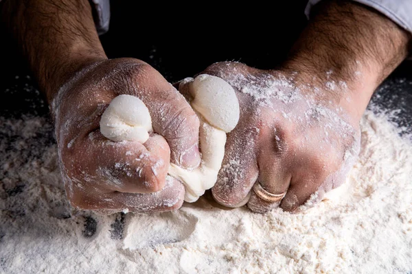 Chef Kneads Dough Dark Background Table Strewn Flour — Stock fotografie