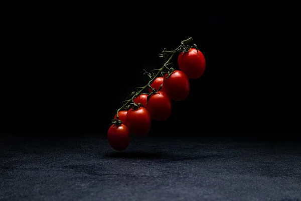 Cherry Tomatoes Vect Dark Background Hanging Surface Tomatoes Drops Water — ストック写真