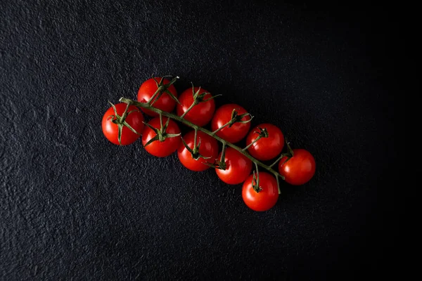 Flatlay Cherry Tomatoes Branch Dark Background — 스톡 사진