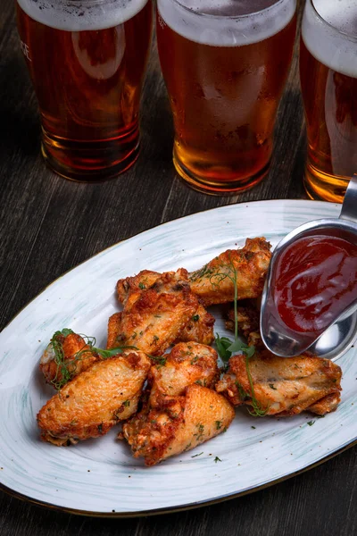 Fried Chicken Wings Served Beer Dark Background — Stock Photo, Image