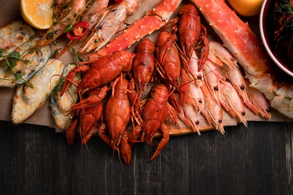 Plate Various Snacks Seafood Mussels Boiled Crayfish Shrimps — Stock Photo, Image