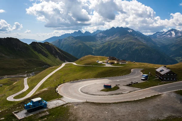 Yüksek dağ yolu — Stok fotoğraf