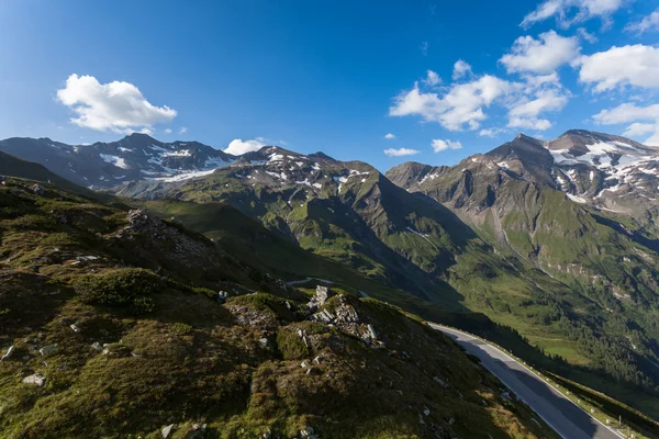 Estrada alta montanha — Fotografia de Stock