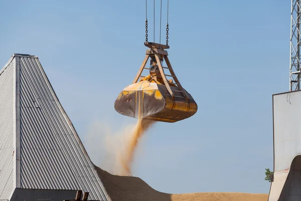 Bulk Cargo loading and unloading — Stock Photo, Image