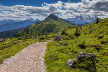 Yaz aylarında Dolomites dağ