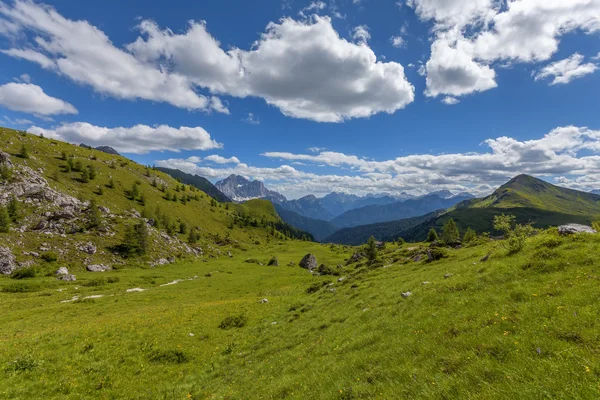 Dolomity hory v létě — Stock fotografie