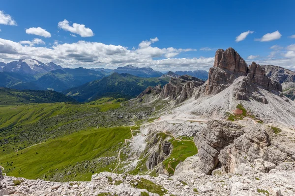 夏の山の風景 - ドロミテ、イタリア — ストック写真