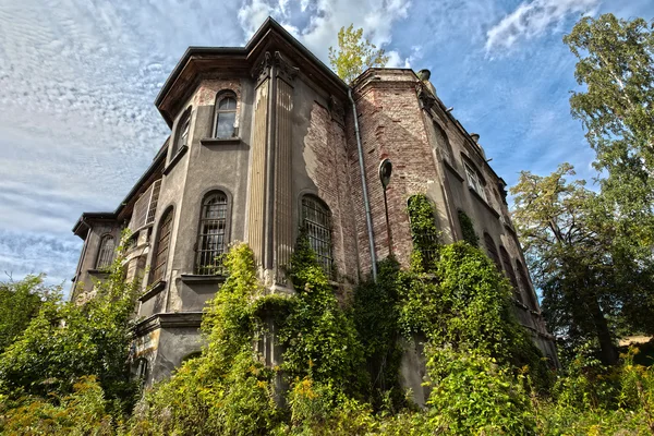 Olvidé una mansión centenaria. Gdansk - Polonia . — Foto de Stock