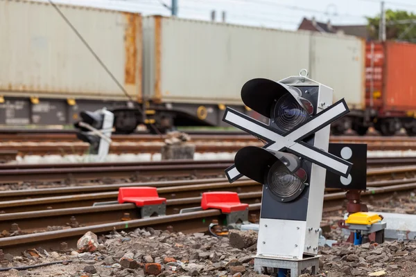 Railway signaling and a passing train — Stock Photo, Image