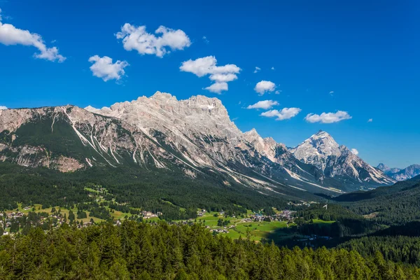 Blick auf cortina d 'ampezzo, italien — Stockfoto