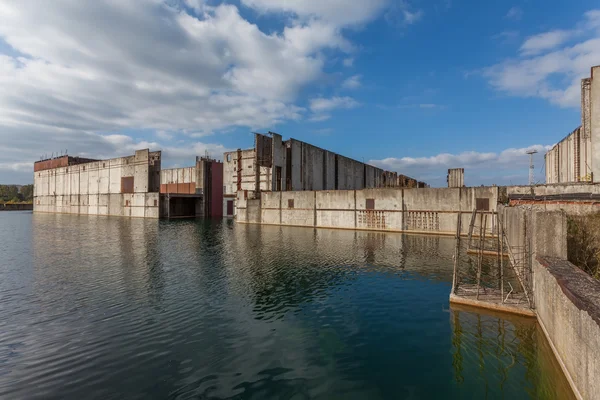 Construcción de una central nuclear abandonada en jalá arnowiec, P —  Fotos de Stock