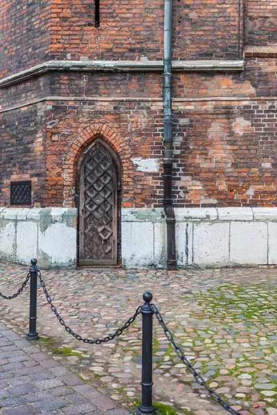 Nepoužito vchod do středověké katedrály — Stock fotografie