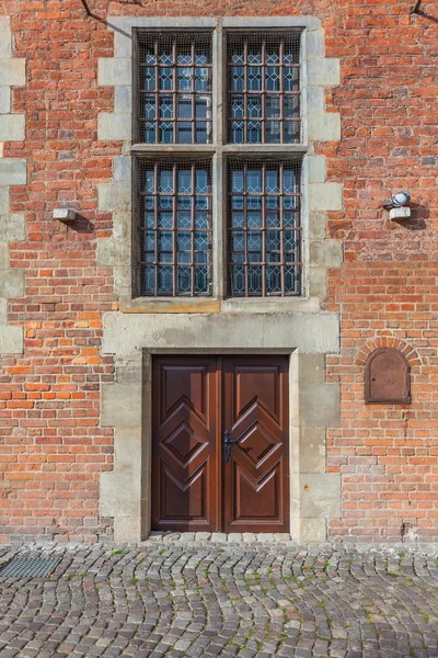 Starego wejścia do budynku — Zdjęcie stockowe