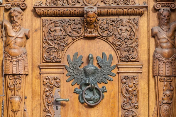 The historic entrance to the building — Stock Photo, Image